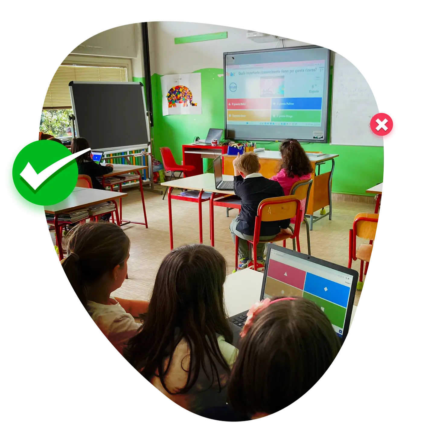 Studenti svolgono in classe un live quiz Studenti svolgono in classe un live quiz